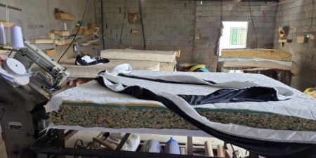 أمانة جدة مداهمة (3) مواقع مخالفة لإعادة تدوير المفروشات