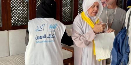 جامعة جدة تشارك في توديع الحجاج ضمن مبادرة “أكناف الحرمين” التطوعية