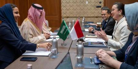 السعودية
      وإندونيسيا
      تبحثان
      تعزيز
      التعاون
      السياحي
      وزيادة
      حركة
      الزوار
      بين
      البلدين