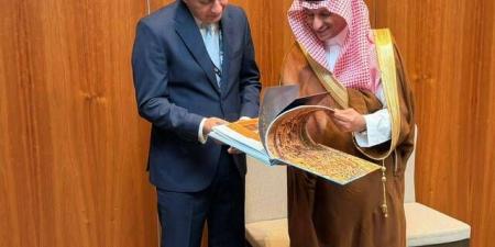مصر
والسعودية
تبحثان
تعزيز
التعاون
السياحي
وتنشيط
حركة
السفر
بين
البلدين