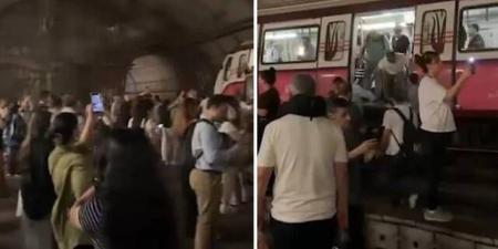 إصابة
      3
      بعد
      خروج
      قطار
      عن
      مساره
      في
      تركيا