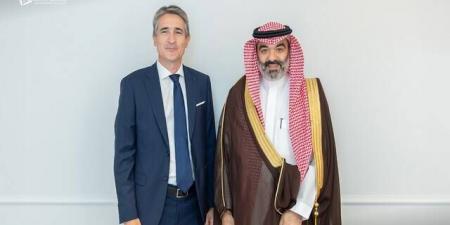 السواحه يبحث في باريس تنمية الكفاءات الوطنية بالأمن السيبراني والتقنيات المتقدمة