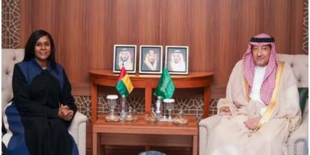 الخريجي يبحث تعزيز العلاقات مع وزيري خارجية غينيا بيساو والمالديف