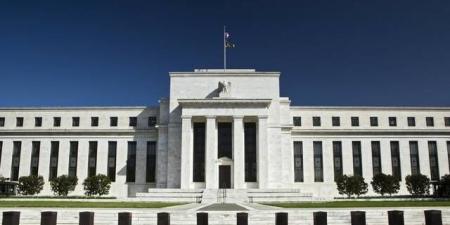 بيانات الوظائف الأمريكية المفاجئة تعزز احتمالات رفع الفائدة في سبتمبر