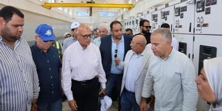 نائب وزيرة الإسكان يتفقد مشروعات مياه الشرب والصرف الصحي ضمن "حياة كريمة" بالفيوم