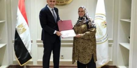 بعد تكريمها من الوزير.. الأبلة صالحة: رد الاعتبار أسعدنى كثيرا وعملى لوجه الله  القليوبية