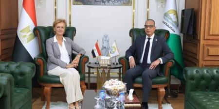 محافظ الجيزة يستقبل سفيرة الاتحاد الأوروبي بالقاهرة لبحث التعاون المشترك