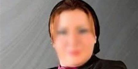 وصول المتهمة بتقطيع جثة والدتها إلى محكمة جنايات الإسكندرية