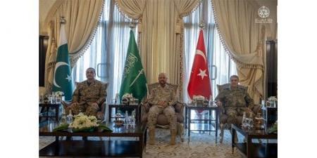 رؤساء أركان السعودية وباكستان وتركيا يؤكدون بقوة التزامهم بالدفاع الجماعي