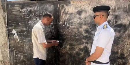 تشميع فوري، غلق 3 مخازن خردة داخل الكتلة السكنية بالغردقة