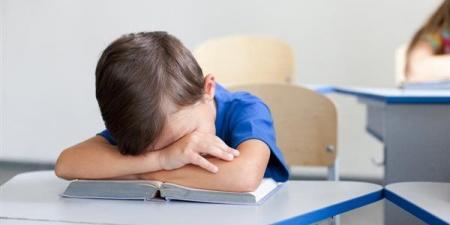 طرق التعامل مع الطفل عند شعوره بالملل من المدرسة بعد الأسابيع الأولى