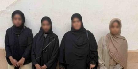 فيديو "طفل مدفون" يشعل مواقع التواصل.. والأجهزة الأمنية تكشف الحقيقة وتضبط 4 سيدات