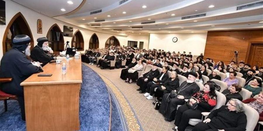 البابا
      تواضروس
      يلتقي
      كهنة
      عين
      شمس
      وحلمية
      الزيتون