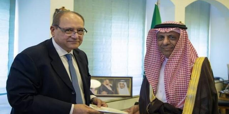 خادم
      الحرمين
      الشريفين
      يتلقى
      رسالتين
      من
      الرئيس
      المصري
      وملك
      الأردن