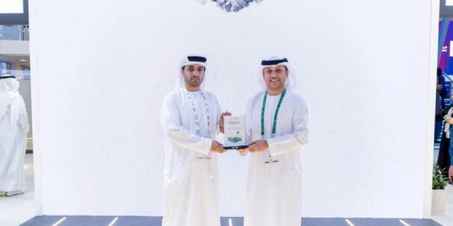 «مورو» التابع لـ «ديوا الرقمية» يمنح جمارك دبي الشهادة الخضراء