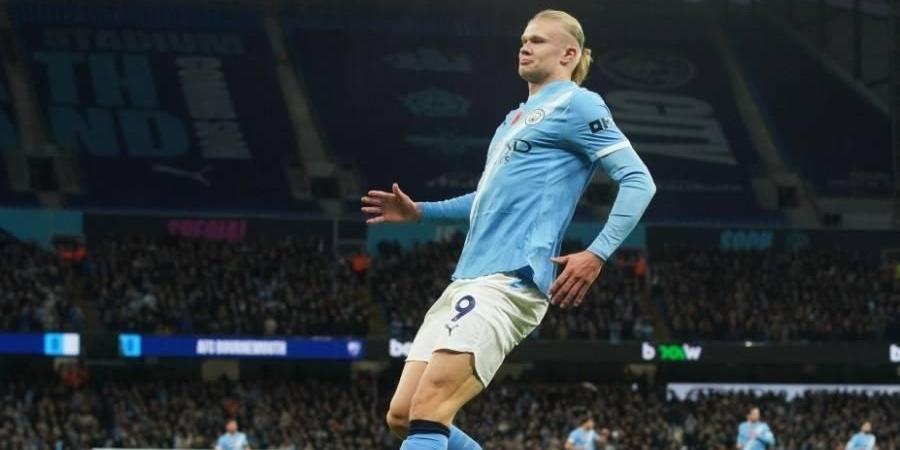 وصل لمستوى ميسي ورونالدو..هالاند يقلد احتفالية كراوش ويغطس في الثلج