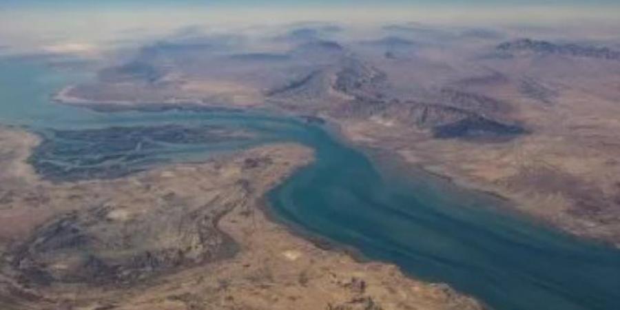 التايمز: بريطانيا تجهز سفينة إنزال برمائية بمسيرات لإزالة ألغام مضيق هرمز