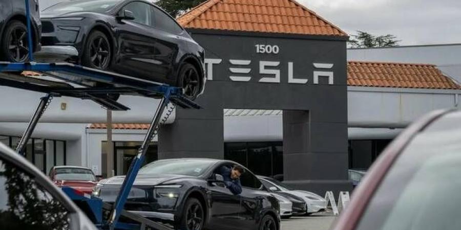 تباطؤ مبيعات تسلا مع غياب الحوافز الضريبية وتراجع الطلب العالمي