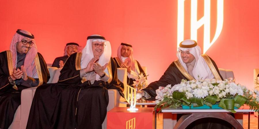 الأمير سعود بن طلال يُدشِّن أكاديمية القادسية في الأحساء