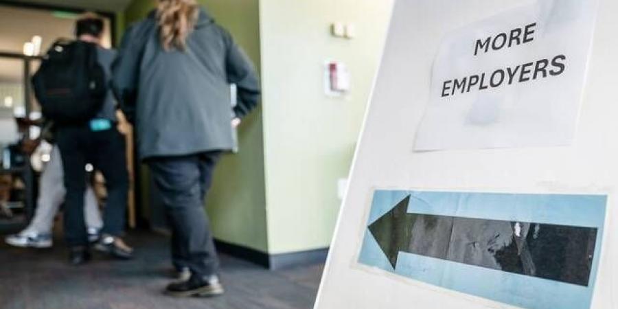 نمو
      سوق
      العمل
      الأمريكي
      يتجاوز
      التوقعات
      وانخفاض
      البطالة
      إلى
      4.3%