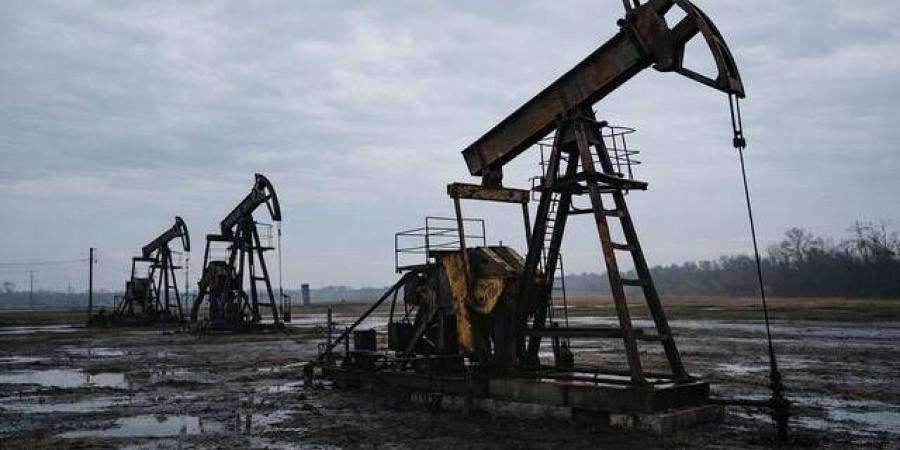 أسعار
      النفط
      تقفز
      أكثر
      من
      11%
      مع
      استمرار
      حرب
      إيران