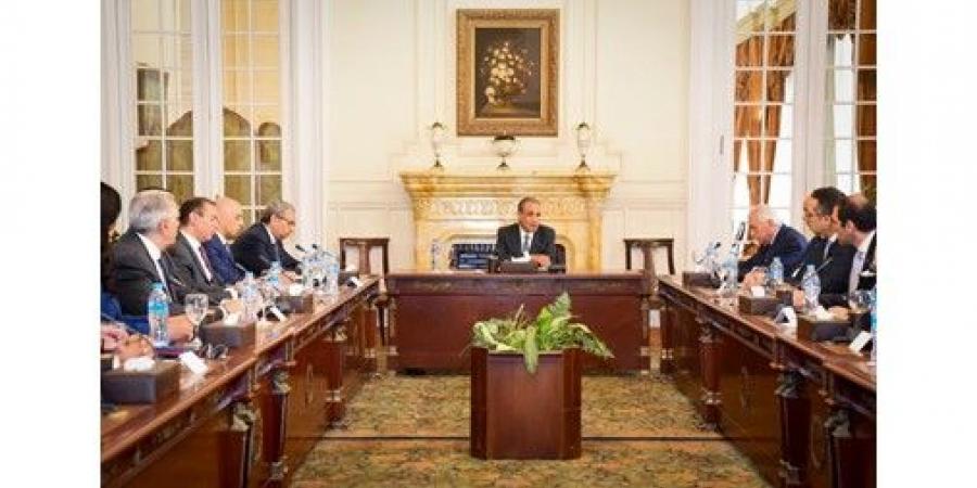 عبدالعاطي
مستقبلاً
وفد
غرفة
التجارة
الأميركية:
الاقتصاد
المصري
صلب
وقادر
على
الصمود
أمام
تداعيات
الأزمات
الإقليمية
والدولية