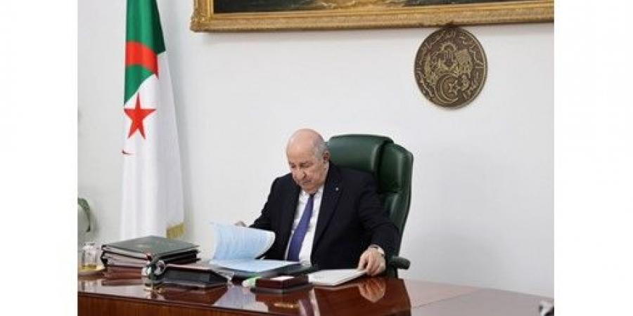 الرئيس
الجزائري
يصدر
مرسوماً
لدعوة
الناخبين
للانتخابات
التشريعية
15
مايو
المقبل