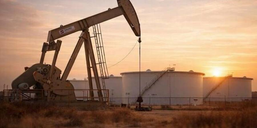 النفط
      يواصل
      مكاسبه
      مع
      ترقب
      انقضاء
      مهلة
      واشنطن
      لإيران