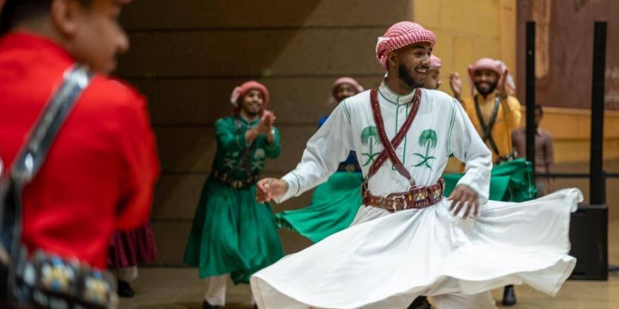 هيئة المسرح والفنون الأدائية في معرض «بدايات» تقدم عرضا حيا للفنون الأدائية التقليدية