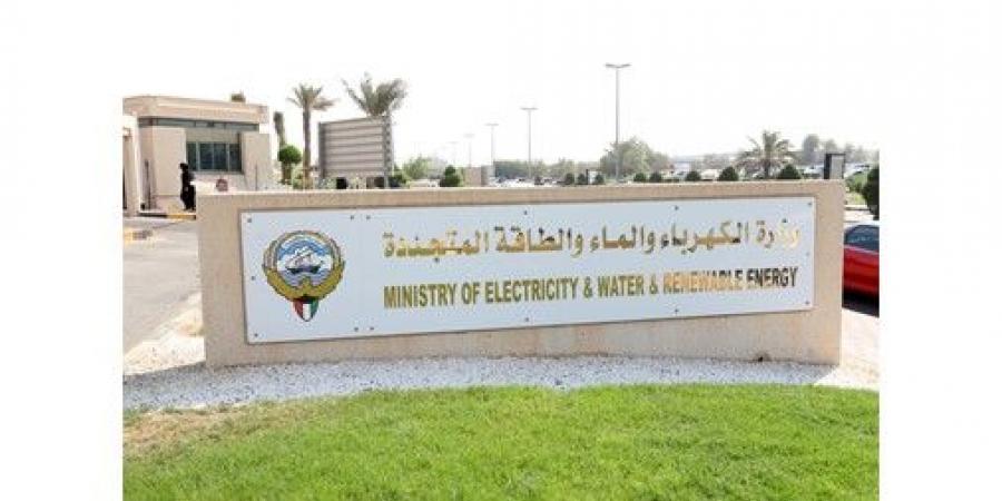 خدمة
عملاء
«الكهرباء»
واصل
عمله
دون
توقف
منذ
بداية
الأزمة