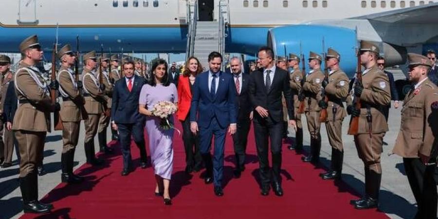 المجر
      توافق
      على
      شراء
      نفط
      أمريكي
      في
      قمة
      أوربان
      وفانس