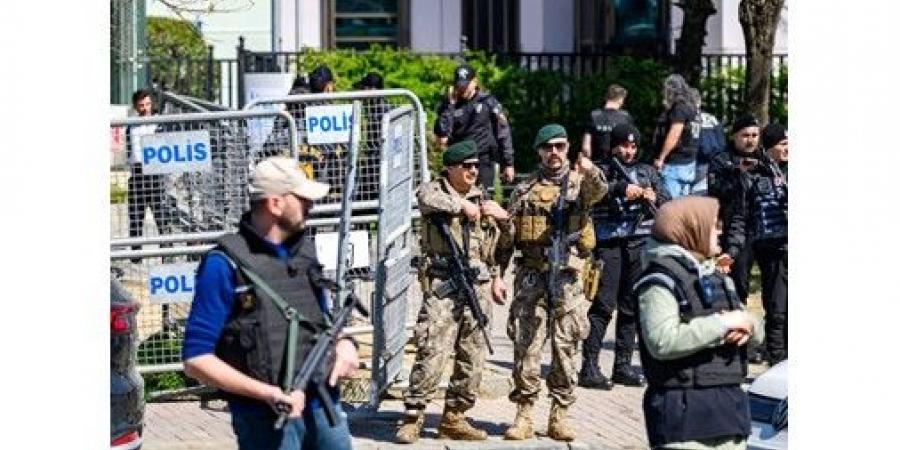 مقتل
مسلح
في
إطلاق
نار
أمام
القنصلية
الإسرائيلية
في
إسطنبول