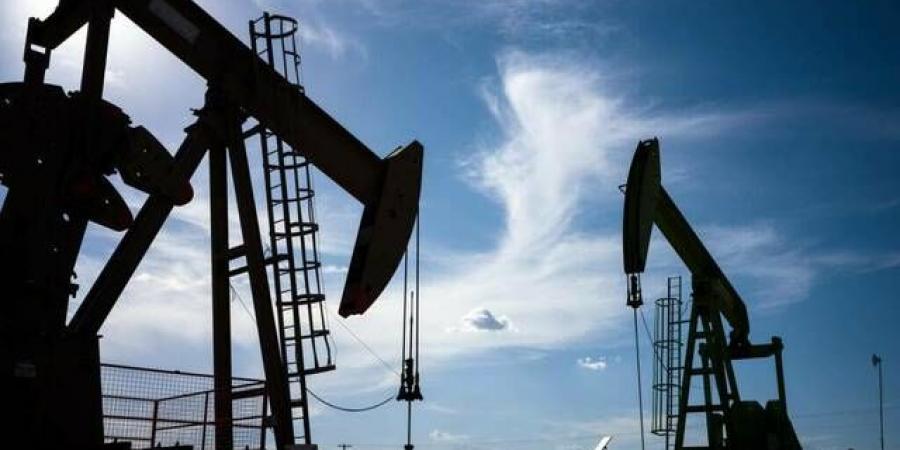 وزارة
      الطاقة:
      استهدافات
      متعددة
      خفضت
      الإنتاج
      600
      ألف
      برميل