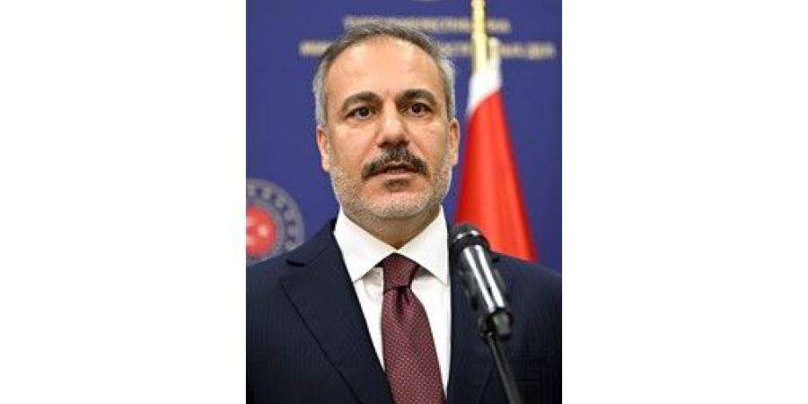 وزير
الخارجية
التركي
والممثلة
العليا
للاتحاد
الأوروبي
يبحثان
مستجدات
الهدنة
بين
واشنطن
وطهران