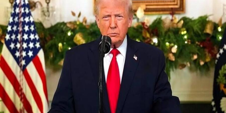 ترامب:
      على
      إيران
      التوقف
      عن
      فرض
      رسوم
      على
      الناقلات
      بهرمز