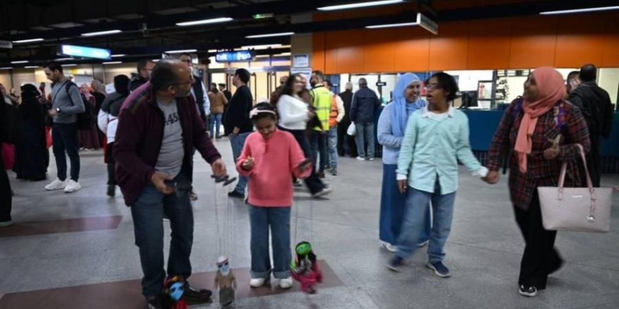 عروض
      للأراجوز
      في
      مترو
      أنفاق
      القاهرة