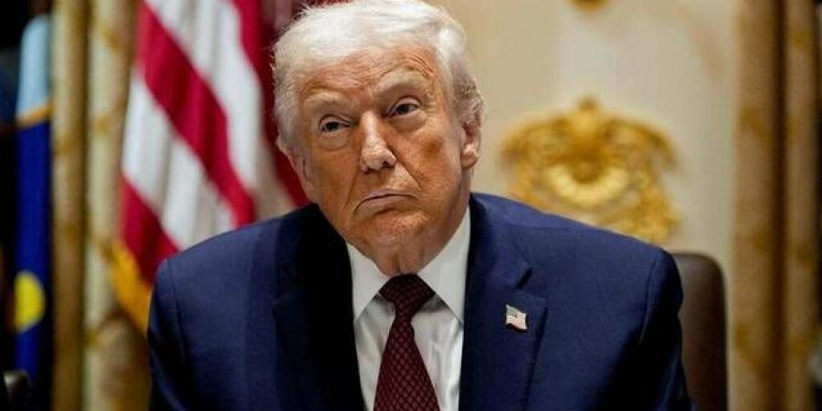 ترامب:
      نملك
      نفطا
      أكثر
      من
      أكبر
      اقتصادين
      نفطيين
      مجتمعين..
      ونحن
      في
      انتظاركم