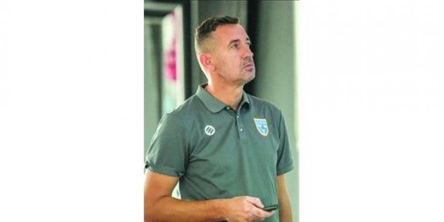 كاظمة
يجدد
لتاديتش
والجهاز
الفني
المساعد