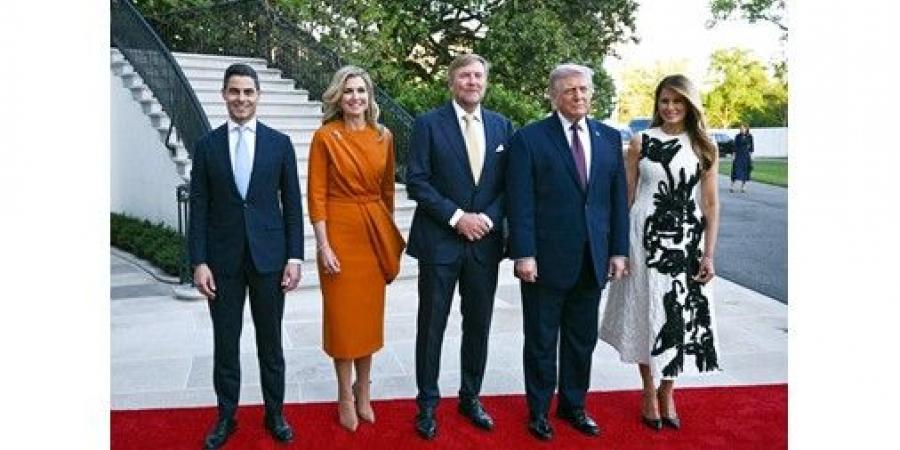 ترامب:
محادثات
السلام
مع
إيران
قد
تعود
خلال
يومين
في
باكستان