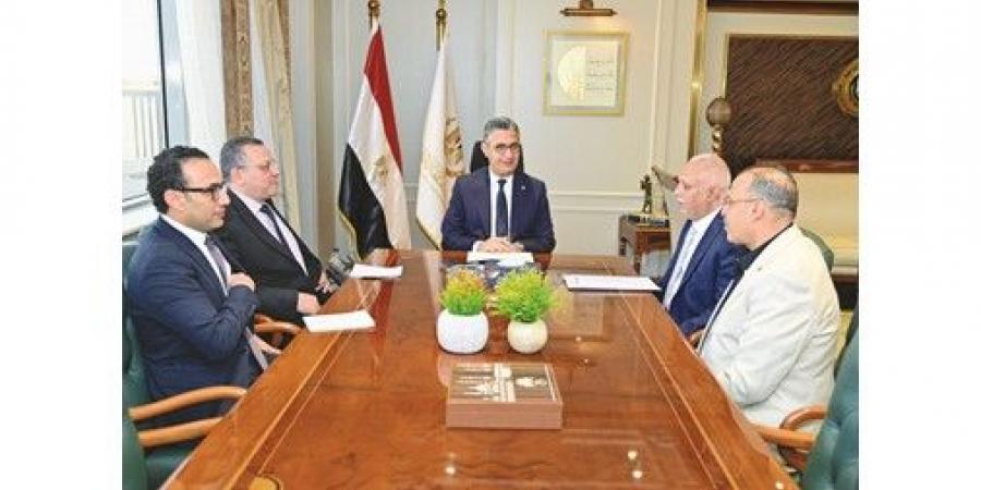 «التموين»
تطلق
خطة
لتطوير
منافذ
التوزيع:
«كاري
أون»
لتحديث
منظومة
السلع
وتعزيز
كفاءة
السوق