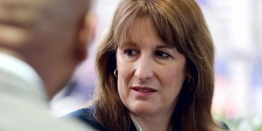 عجز
      ميزانية
      بريطانيا
      يهبط
      لأدنى
      مستوى
      في
      3
      سنوات