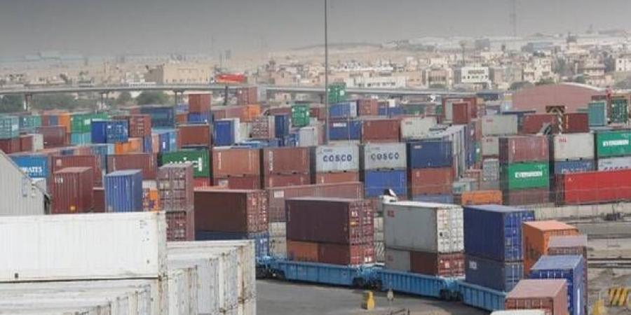 "سار"
      تُمدّد
      فترة
      التخزين
      المجاني
      للبضائع
      والحاويات
      فى
      ميناء
      الرياض
      الجاف