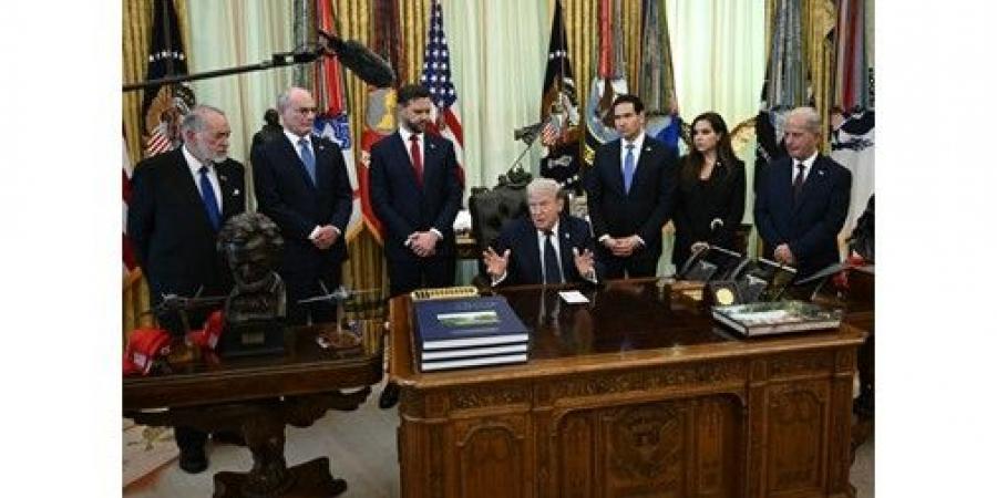 ترامب
يُعلن
تمديد
وقف
إطلاق
النار
بين
إسرائيل
ولبنان
3
أسابيع:
"لحظة
تاريخية
كبرى
للعالم"