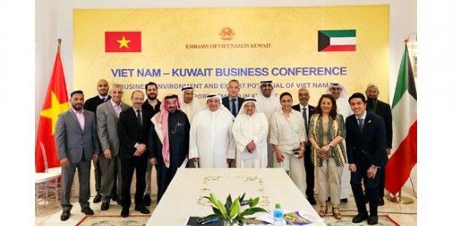 السفير
الفيتنامي:
7.5
مليارات
دولار
سنوياً
حجم
التبادل
التجاري
بين
الكويت
وفيتنام