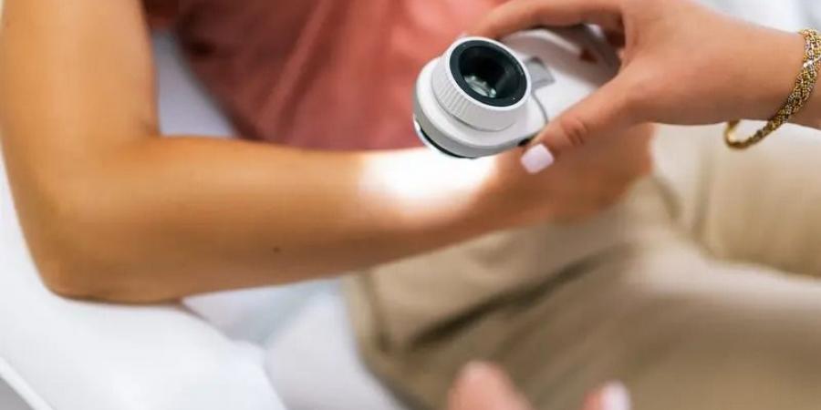 اكتشاف
      علمي
      هام..
      "بروتين
      خفي"
      يقود
      سرطان
      الجلد
      ويعطل
      المناعة