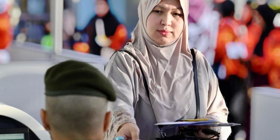 جوازات مطار المدينة تستقبل أولى رحلات حجاج الفلبين