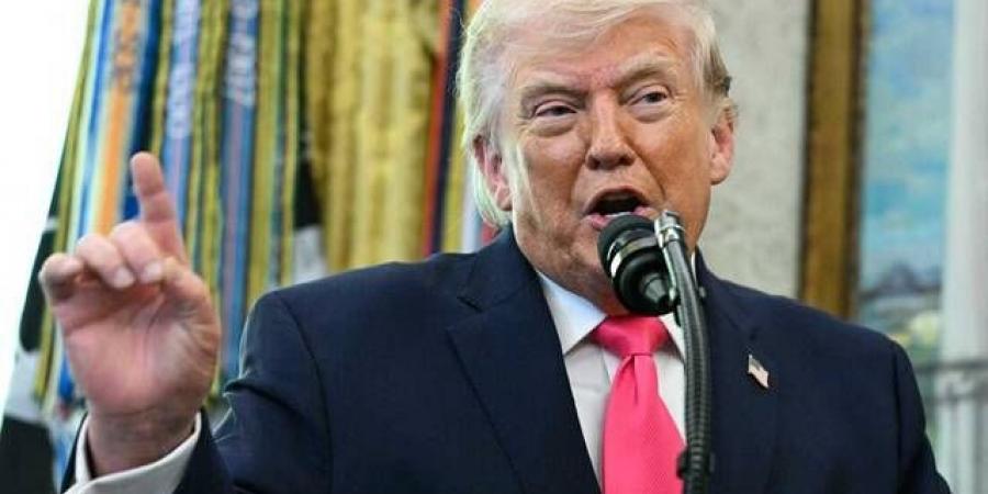 ترامب:
      بدء
      عبور
      السفن
      عبر
      مضيق
      هرمز
      ومعظمها
      محمل
      بالنفط