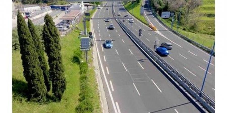 نابولي
تدشن
أول
طريق
ذكي
في
إيطاليا..
خطوة
نحو
عصر
المركبات
المتصلة
والقيادة
الذاتية