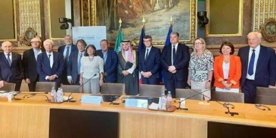 الجبير
      يناقش
      في
      باريس
      التطورات
      الإقليمية
      والدولية
      مع
      مجلس
      الشيوخ
      الفرنسي