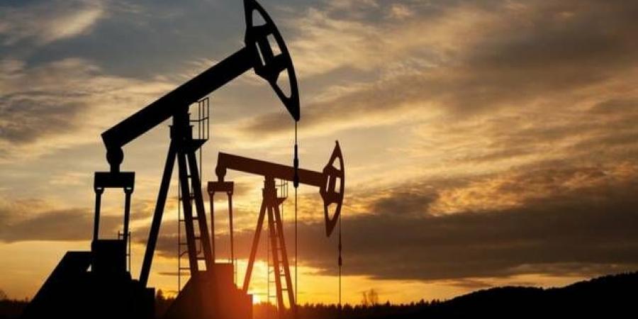 النفط
      يتراجع
      ويسجل
      أدنى
      مستوى
      في
      3
      أشهر